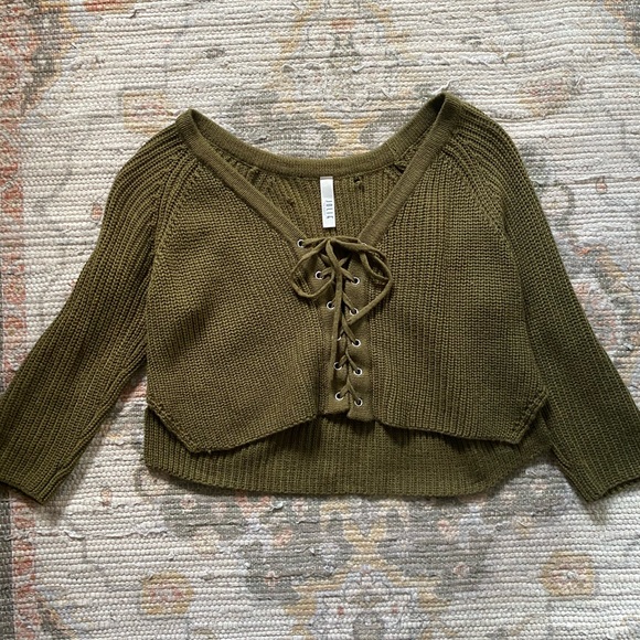 Olive green crop top sweater - Picture 1 of 3
